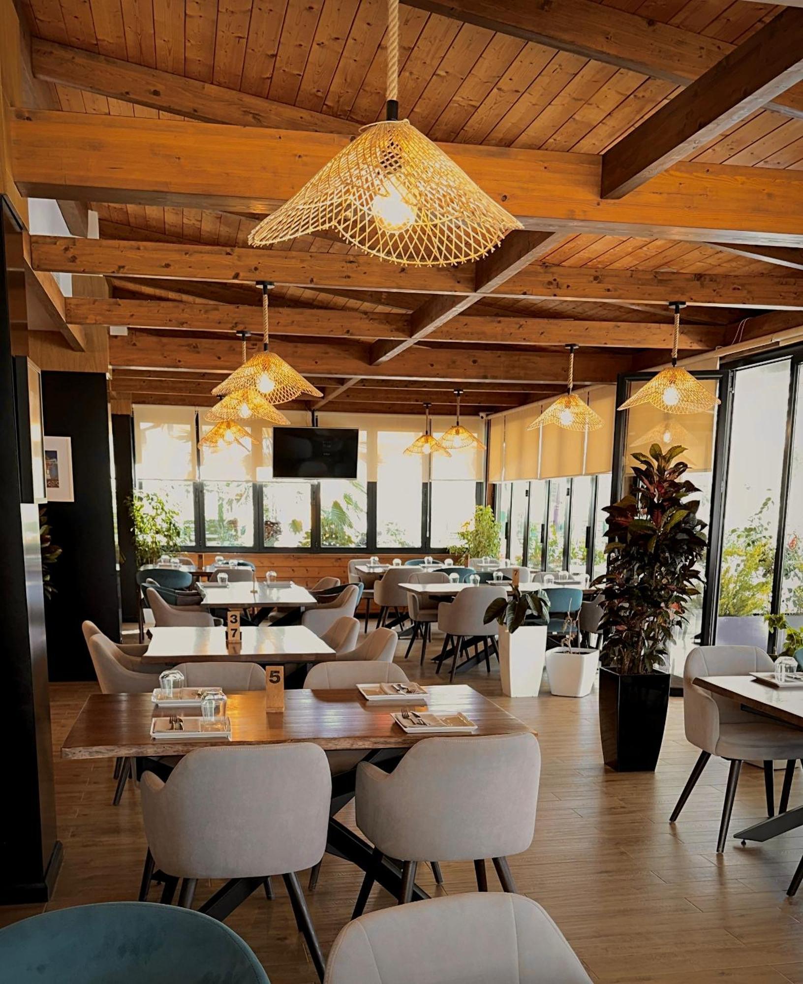 Hotel Fish Land Plazhi San Pietro エクステリア 写真